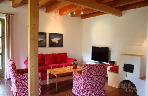 Goldegg Casa | Quaint Mansion near ski bus in Goldegg