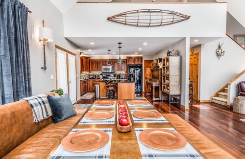 Hadley Casa | Quaint + Modern Lakeview Home on Sacandaga Lake