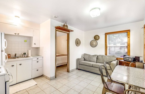 Nahcotta Casa | Quaint motel suite with kitchenette, golf nearby, and sofa bed