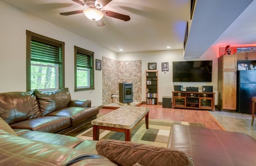 Naples Cabaña | Quaint Naples Cottage: Walk to Trickey Pond & Cove