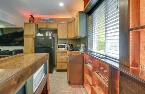 Naples Cabaña | Quaint Naples Cottage: Walk to Trickey Pond & Cove