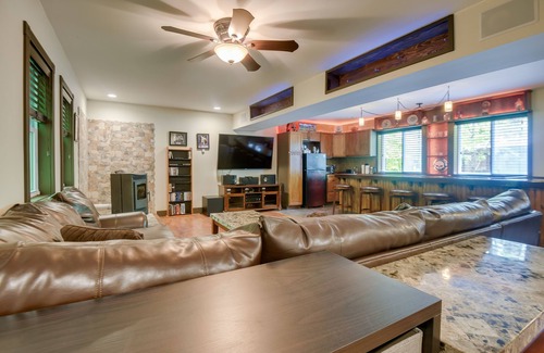 Naples Cabaña | Quaint Naples Cottage: Walk to Trickey Pond & Cove