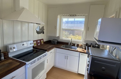 Bodega Bay Cabaña | Quaint Ocean Getaway, Walk to Beach, Dogs Invited