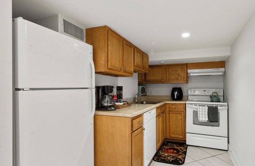 Fairgrounds Apartamento | Quaint one bedroom blocks from city park and the fairgrounds