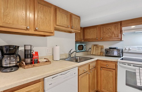 Fairgrounds Apartamento | Quaint one bedroom blocks from city park and the fairgrounds