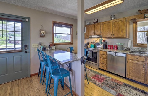 Piney Creek Cabina | Quaint Piney Creek cabin with wrap-around deck will restore you!