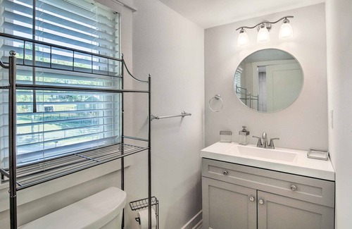 Leipers Fork Casa | Quaint, private stay with a large yard, balcony, grill, washer/dryer, and AC