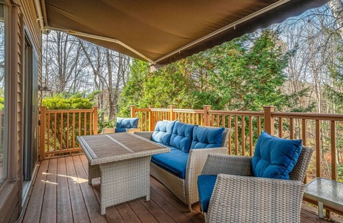 West Hartford Condominio | Quaint Quechee Lakes Condo - walk to Lake Pinneo & the Clubhouse!