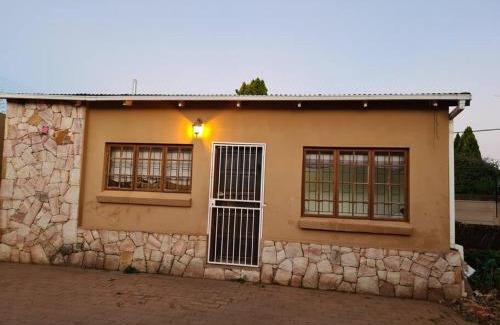 Greater Johannesburg Metropolitan Area Apartamento | Quaint, quiet retro charm