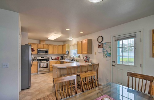 Russian Jack Park Casa | ¡NUEVO! Quaint Ranch Home w / Yard en Midtown Anchorage