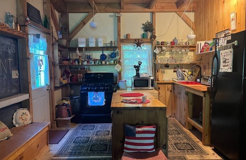 Mount Holly Cabina | Quaint, relaxing and cozy Cabin for your getaway!