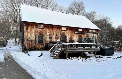 Mount Holly Cabina | Quaint, relaxing and cozy Cabin for your getaway!