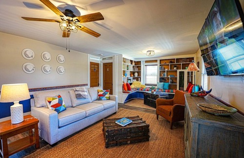 Milford Casa | Quaint Room in Milford: A Sweet Escape for Familie