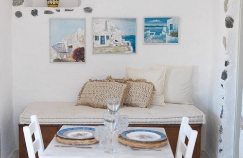 Exo Gonia Villa | Quaint Santorini Villa | Blue House | 1 Bedroom | Perfect Romantic Couples Getaway | Exo Gonia