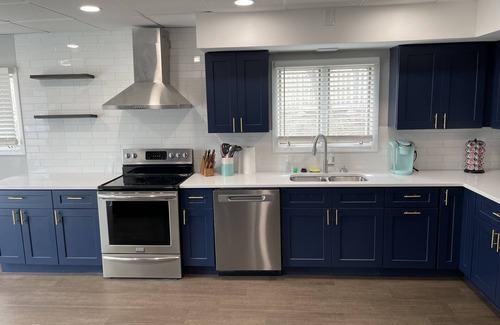 Williams Bay Casa | Quaint Sleep 8 In Downtown Walk to Lake Pets OK