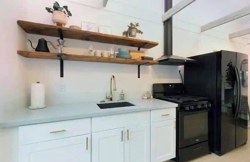 Little Italy Casa | Quaint Studio for 2 in the Heart of Little Italy!