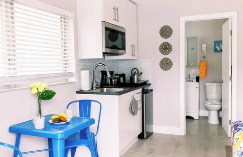 Lauderdale Harbours Apartamento | Quaint Studio w/ Kitchenette, Pool, & Parking