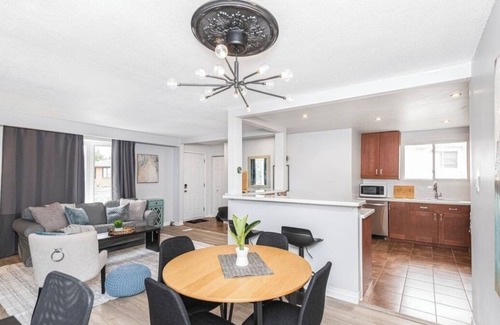 Hamilton Casa | Quaint & Stylish UPPER level 3-bed bungalow in Hamilton