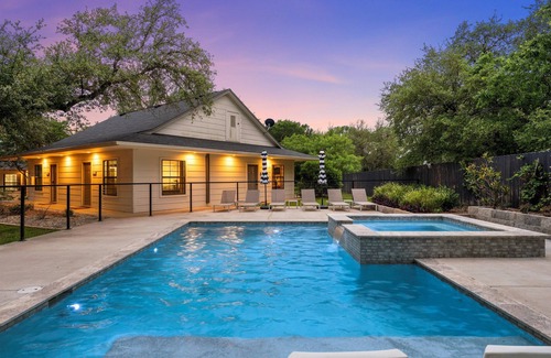 Crawford Casa | Queen Suite #10 Garden View@ Gathering Oaks Retreat