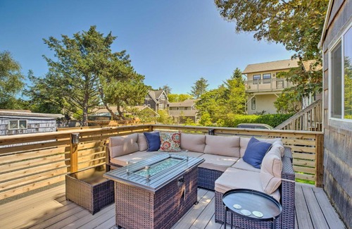 Seaside Casa | Quaint Sur La Mer Cottage with Deck, Fire Pit