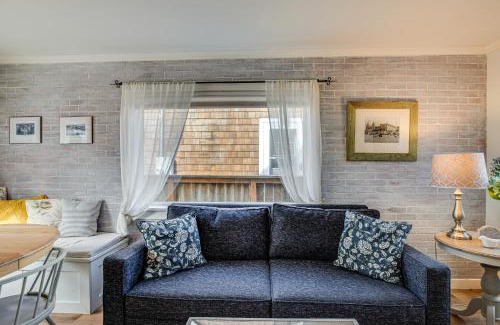 Seaside Casa | Quaint Sur La Mer Cottage with Deck, Fire Pit