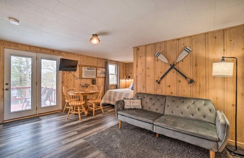 Kimberling City Casa | Quaint Table Rock Lake Hideout with Pool Access