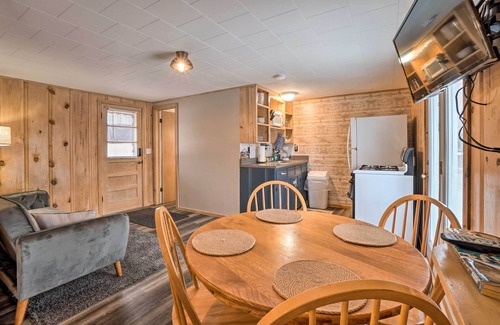 Kimberling City Cabina | Quaint Table Rock Lake Hideout w/ Pool Access