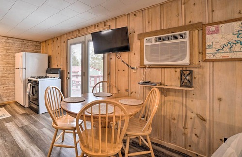 Kimberling City Cabina | Quaint Table Rock Lake Hideout w/ Pool Access
