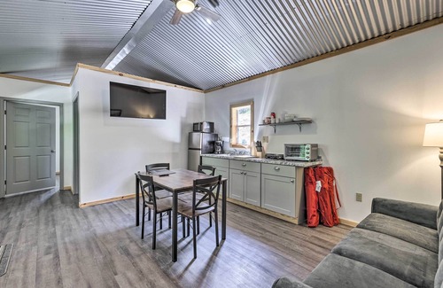 East Tallassee Cabina | Quaint Tallassee Cabin: Stone Creek On-Site!