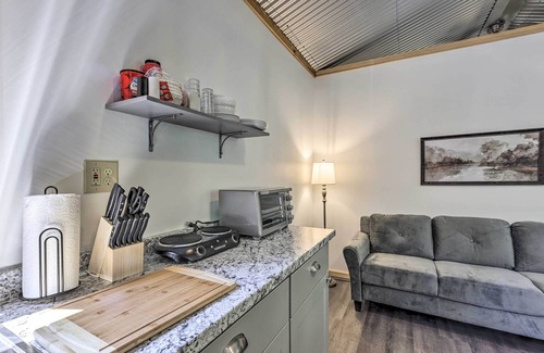 East Tallassee Cabina | Quaint Tallassee Cabin: Stone Creek On-Site!