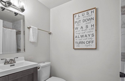 De Pere Casa | Quaint Twindo in East Depere! On Site Parking.