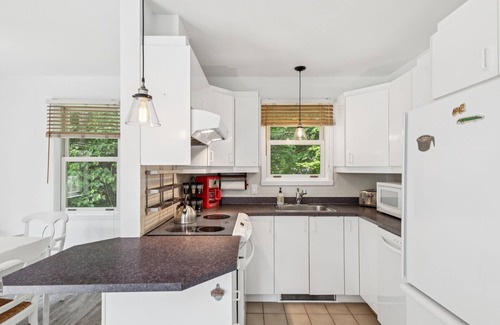 Mont-Tremblant Village Casa | Prime location 4 bdrm/2bath in Old Village - 5 min to slopes! VIP Parking Pass