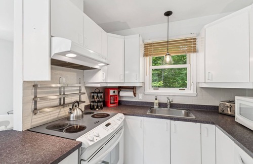 Mont-Tremblant Village Casa | Prime location 4 bdrm/2bath in Old Village - 5 min to slopes! VIP Parking Pass
