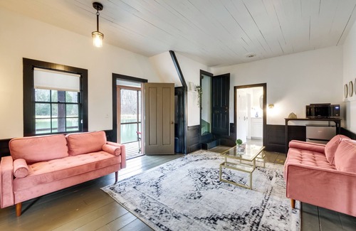 Dundee Cabaña | Quaint Winesburg Cottage w/ Porch & Pond!