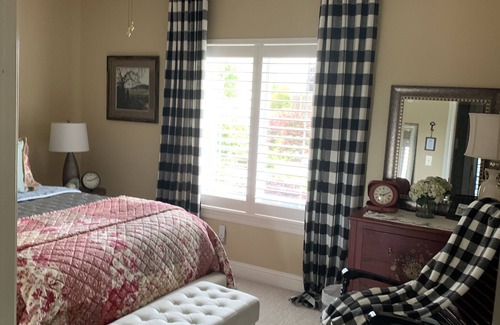 Redding Cama Y Desayuno | Quaintly Queen Hideaway Close to Bethel & Mercy Hospital Private Room in House