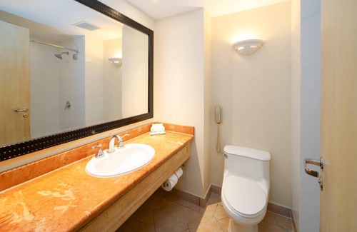 San Luis Talpa Hotel | Quality Hotel Real Aeropuerto