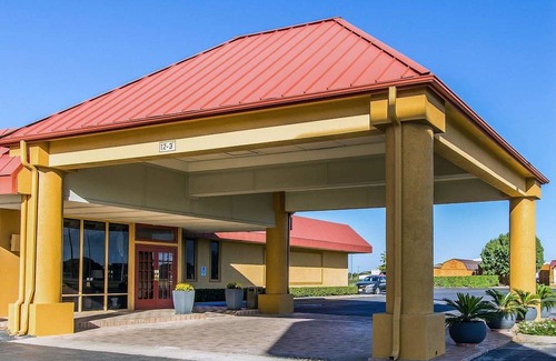 Ada Hotel | Quality Inn Ada near University