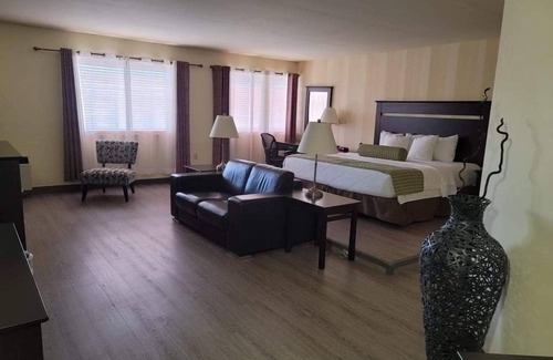 Pembroke Hotel | Clarion Hotel & Conference Centre