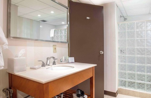 Pembroke Hotel | Clarion Hotel & Conference Centre