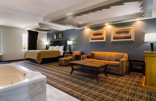 Fox Valley Hotel | Quality Inn Aurora - Naperville Area