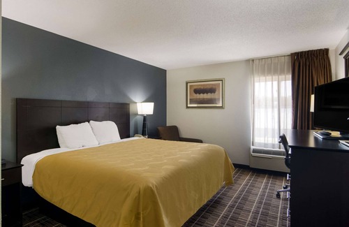 Fox Valley Hotel | Quality Inn Aurora - Naperville Area