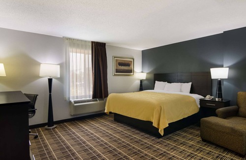 Fox Valley Hotel | Quality Inn Aurora - Naperville Area