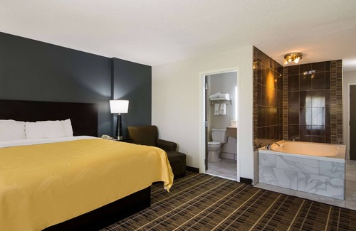 Fox Valley Hotel | Quality Inn Aurora - Naperville Area