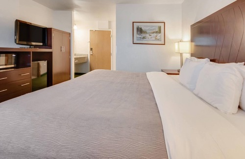 Bozeman Hotel | Quality Inn Belgrade - Bozeman Yellowstone Airport