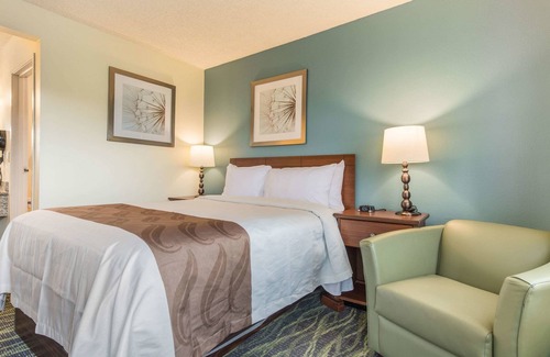 East Lake Hills Hotel | Quality Inn Bellevue