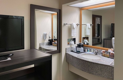 Branson Theater District Hotel | Quality Inn Branson - Hwy 76 Central