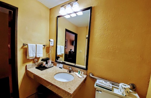Brunswick Hotel | Quality Inn Brunswick Cleveland South