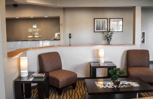 Colonie Hotel | Quality Inn Central