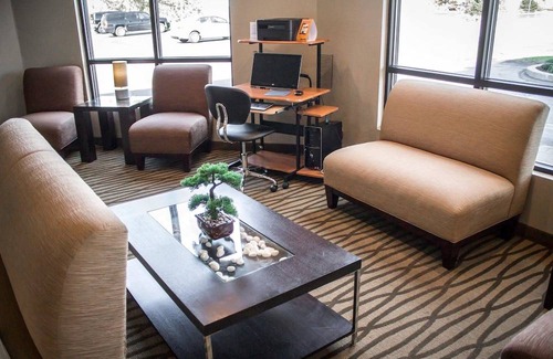 Colonie Hotel | Quality Inn Central