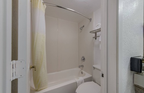 Toddville Road Hotel | Quality Inn & Suites Airport